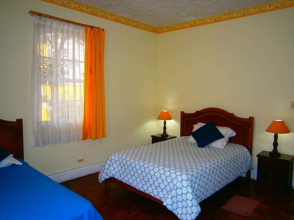 The Yellow House Quito Quarto foto